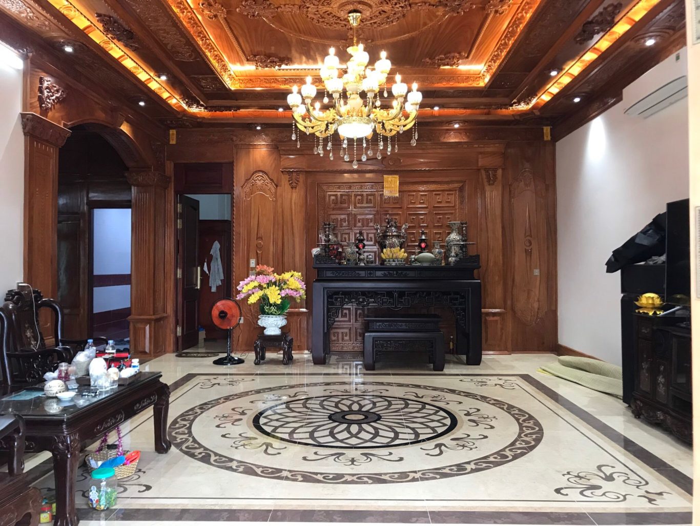 gạch thảm phòng thờ